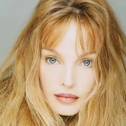 arielle_dombasle-square-dd992afbf538cc17a9958731df4ec3a4-vg6nh1s8u7cd (1)